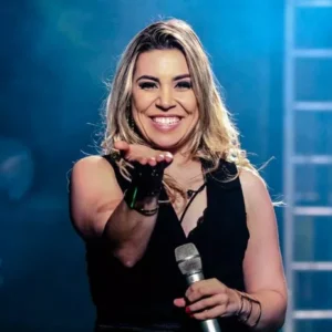 Pra não dizer que eu não te dei nada… toma aqui umas notas de 50 Reais!